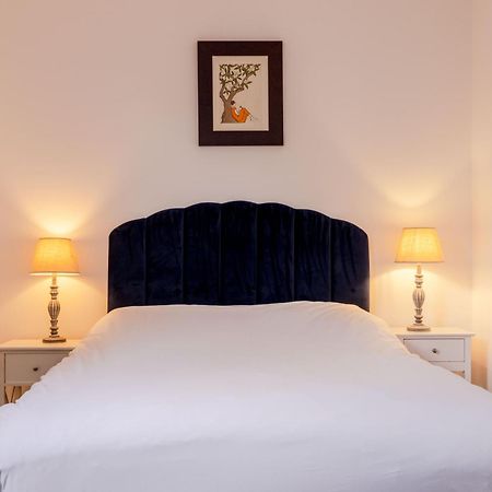 Vertigo Boutique Sleeps 4 London คิงส์ตันอะพอนเทมส์ ภายนอก รูปภาพ