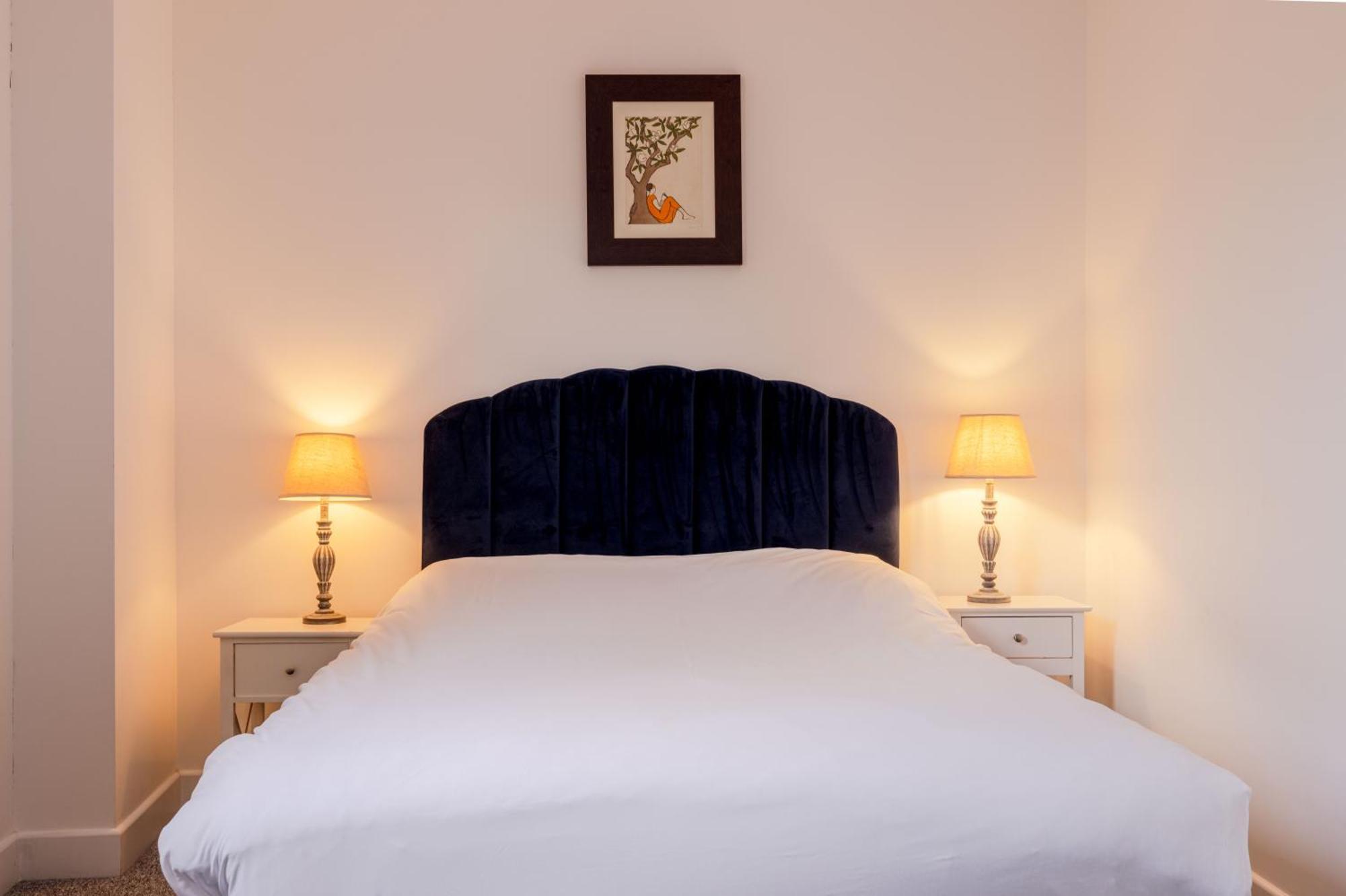 Vertigo Boutique Sleeps 4 London คิงส์ตันอะพอนเทมส์ ภายนอก รูปภาพ