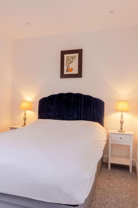 Vertigo Boutique Sleeps 4 London คิงส์ตันอะพอนเทมส์ ภายนอก รูปภาพ