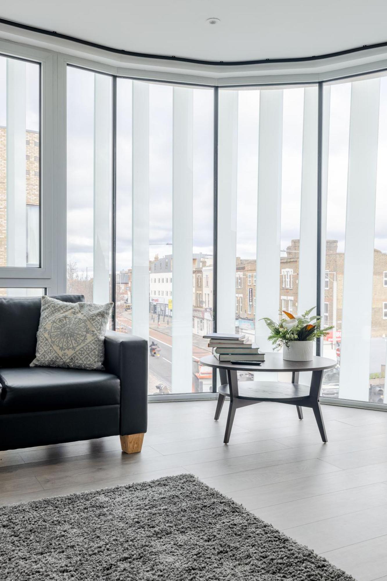 Vertigo Boutique Sleeps 4 London คิงส์ตันอะพอนเทมส์ ภายนอก รูปภาพ
