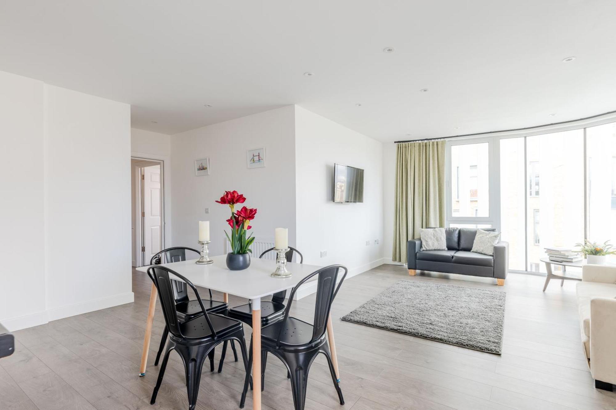Vertigo Boutique Sleeps 4 London คิงส์ตันอะพอนเทมส์ ภายนอก รูปภาพ